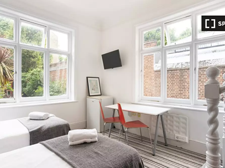 Immagine 4 di Camera condivisa in affitto  in Ground Floor Apartment a Kensington