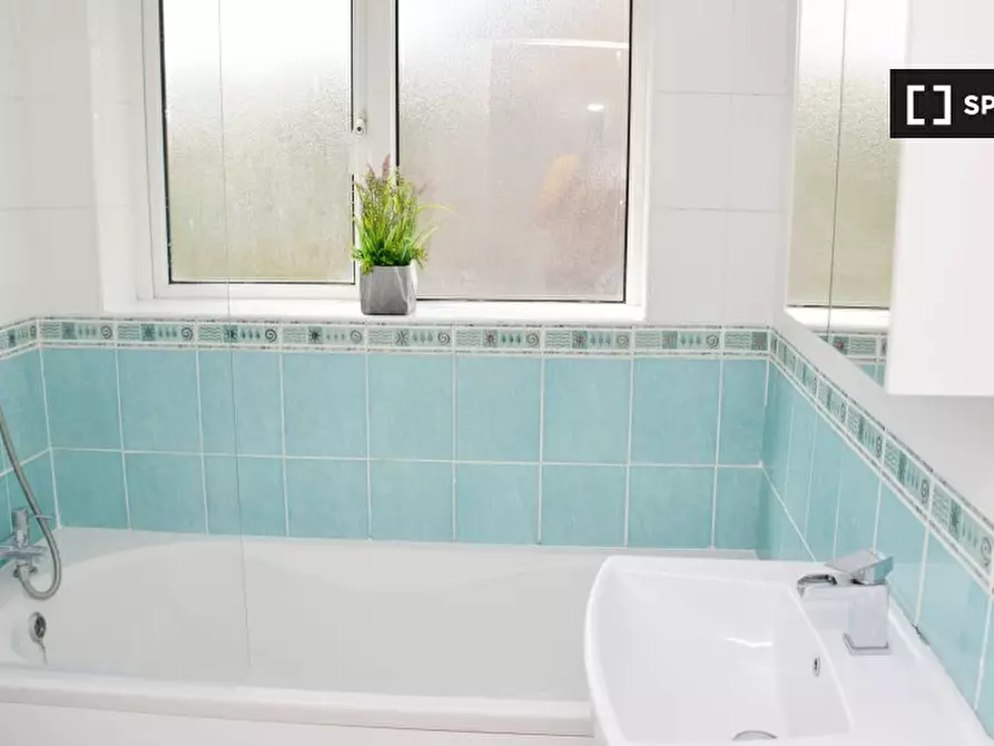 Immagine 3 di Appartamento in affitto  in Frobisher Gdns a 