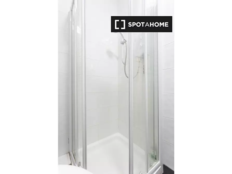 Immagine 10 di Camera condivisa in affitto  in Lower Ground a Kensington