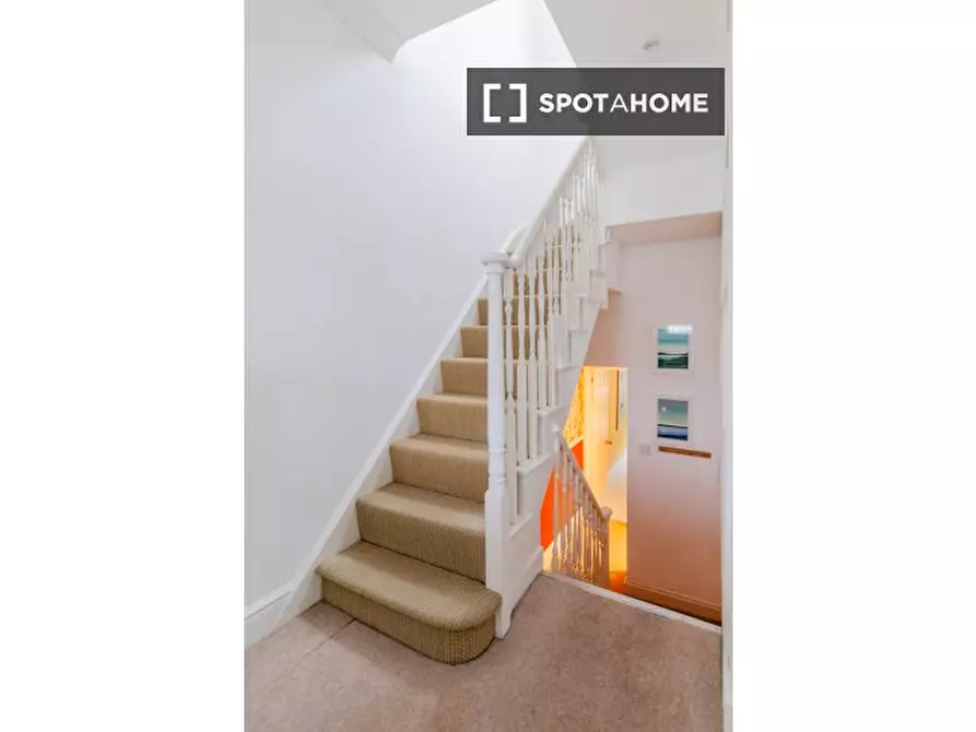 Immagine 13 di Appartamento in affitto  in Hannell Rd a Hammersmith