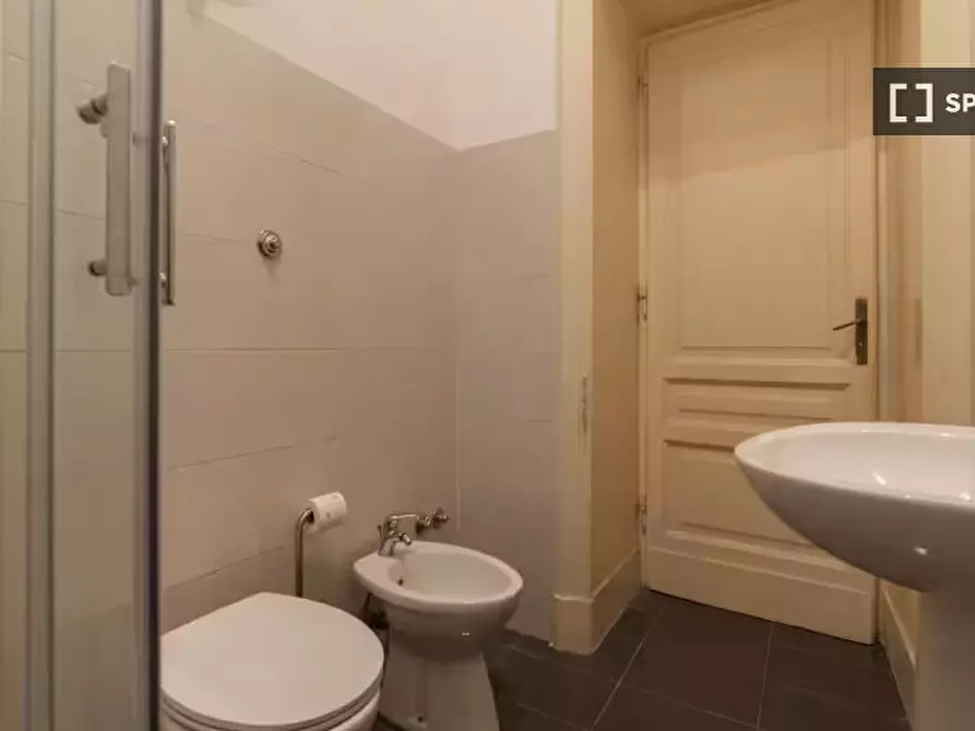 Immagine 11 di Appartamento in affitto  in Lungotevere delle Navi a Roma