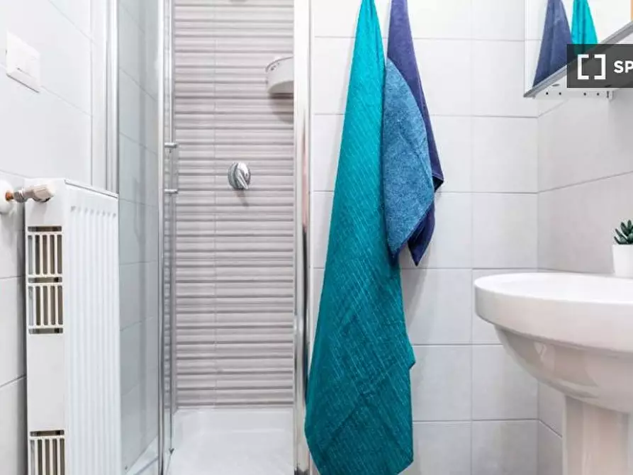 Immagine 17 di Camera condivisa in affitto  in Via Fiume delle Perle a Roma