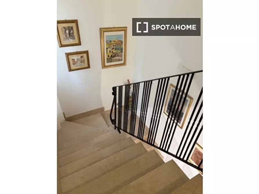 Immagine 3 di Camera condivisa in affitto  in Via dell'Agro Curziano a Roma