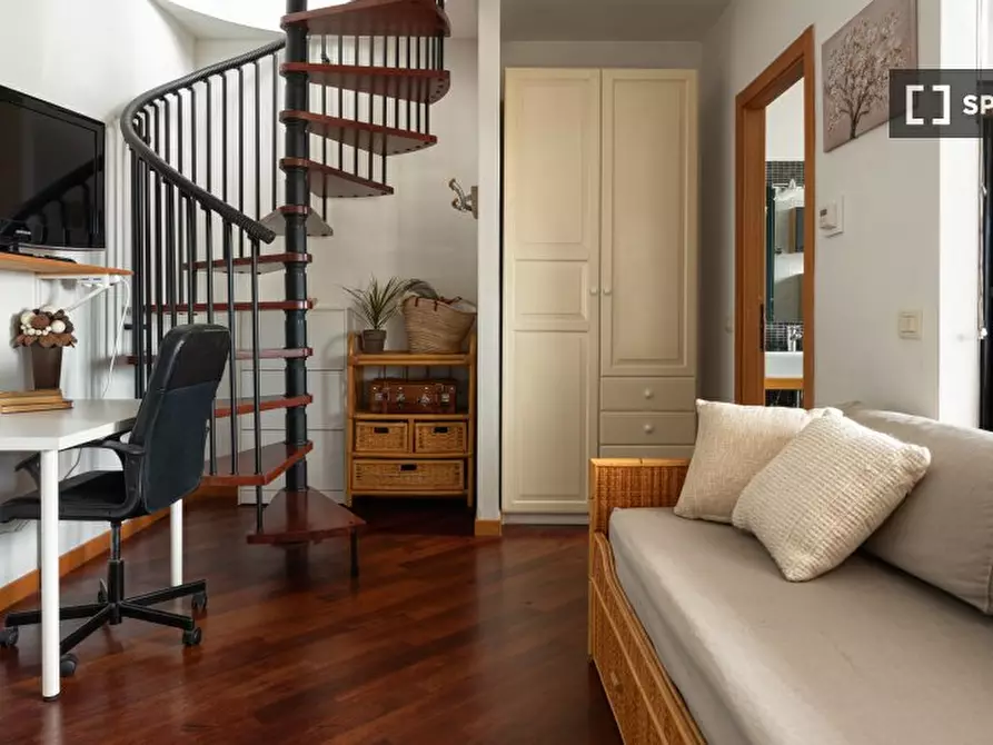 Immagine 8 di Appartamento in affitto  in Via Ippolito Rosellini a Firenze