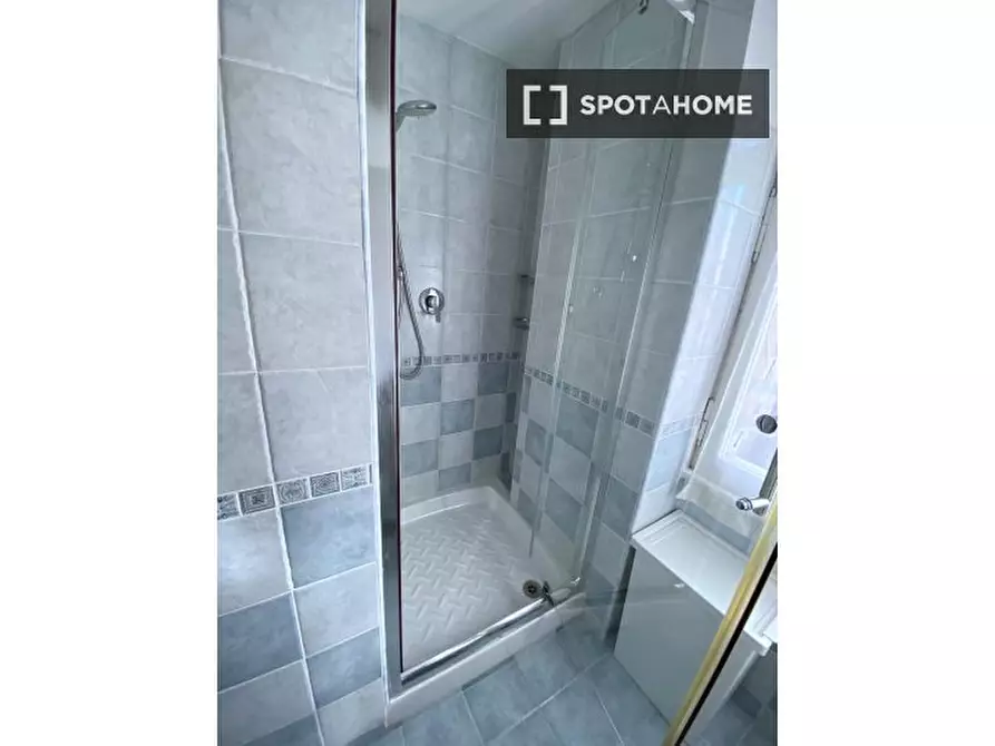 Immagine 7 di Appartamento in affitto  in Via la Spezia a Roma