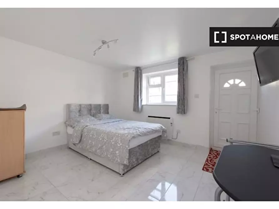 Immagine 11 di Ufficio in affitto  in Flat a Barnet