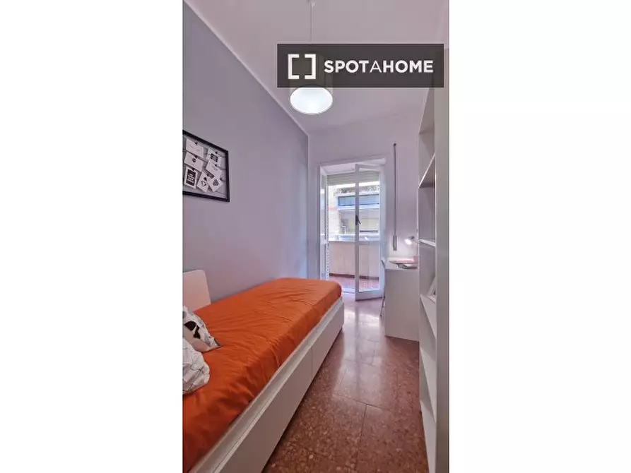 Immagine 2 di Camera condivisa in affitto  in Lungotevere di Pietra Papa a Roma