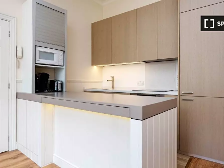 Immagine 5 di Appartamento in affitto  in Flat Sinclair Gardens a Hammersmith