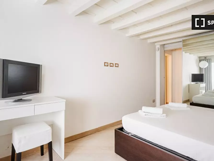 Immagine 17 di Appartamento in affitto  in Via Sant'Agnese a Milano