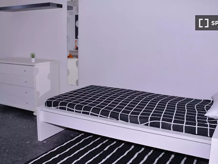 Immagine 18 di Camera condivisa in affitto  in Via Ingurtosu n a Cagliari