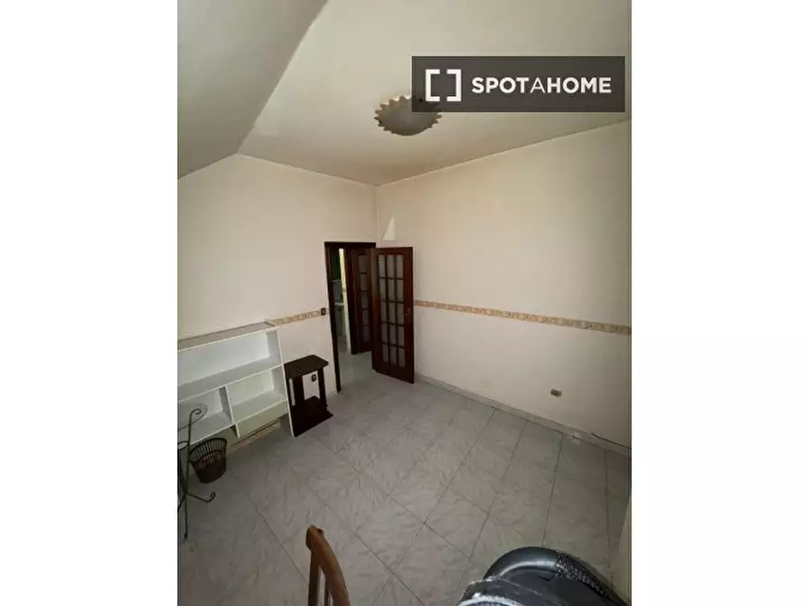 Immagine 11 di Camera condivisa in affitto  in Str. dell'Anticaglia a Napoli