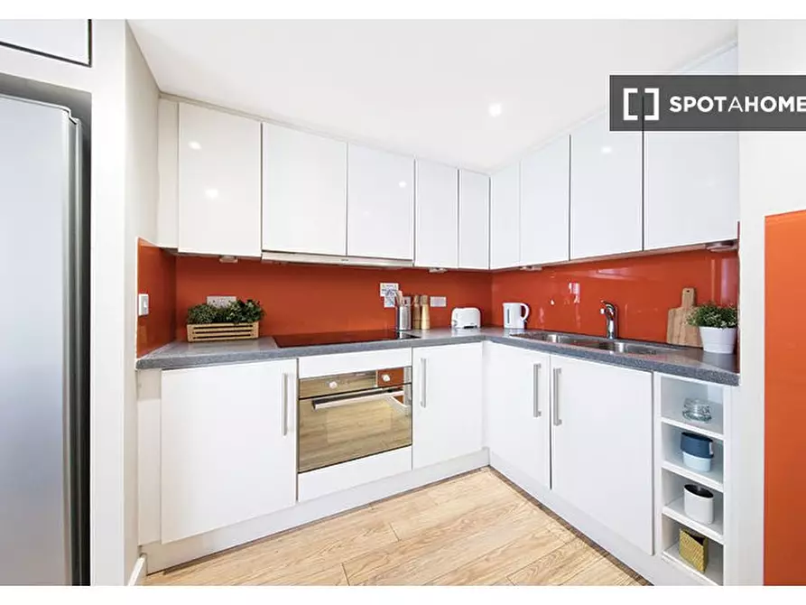 Immagine 2 di Residence in affitto  in Leman St a Poplar