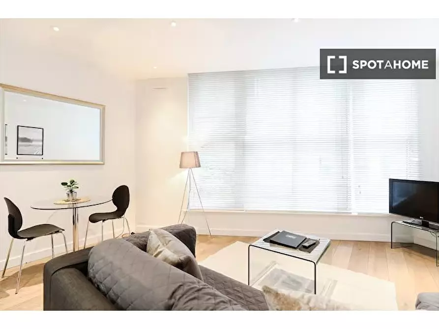 Immagine 3 di Appartamento in affitto  in Chandos Pl a 