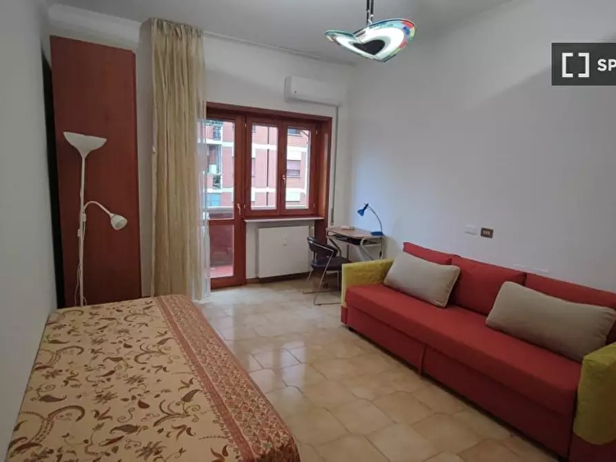 Immagine 10 di Camera condivisa in affitto  in Via Nocera Umbra a Roma