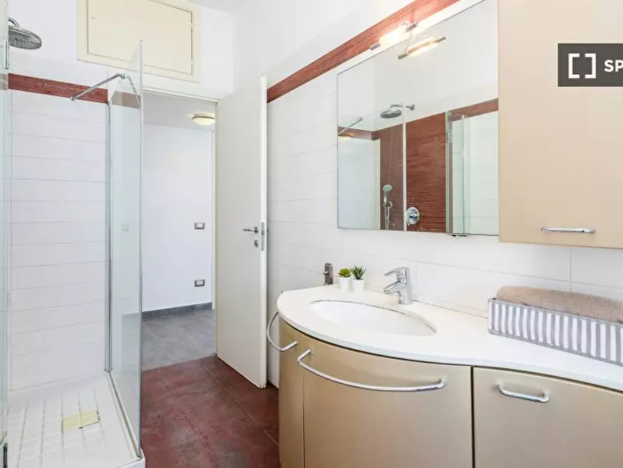 Immagine 18 di Camera condivisa in affitto  in Via Democrito a Milano