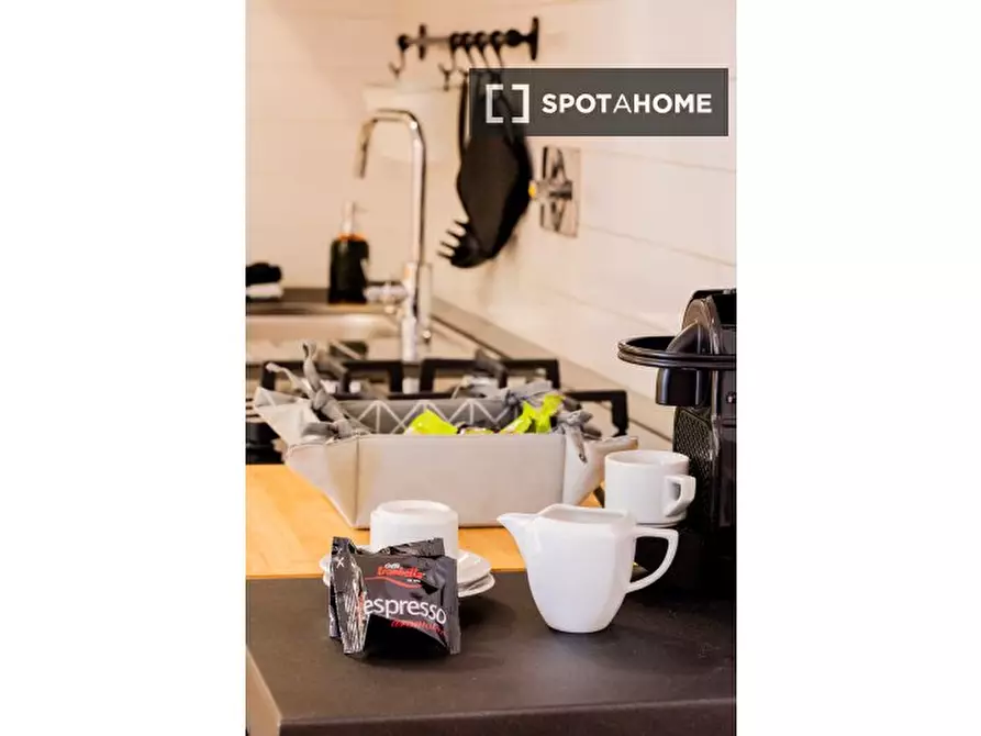 Immagine 10 di Appartamento in affitto  in Via del Tritone a Roma