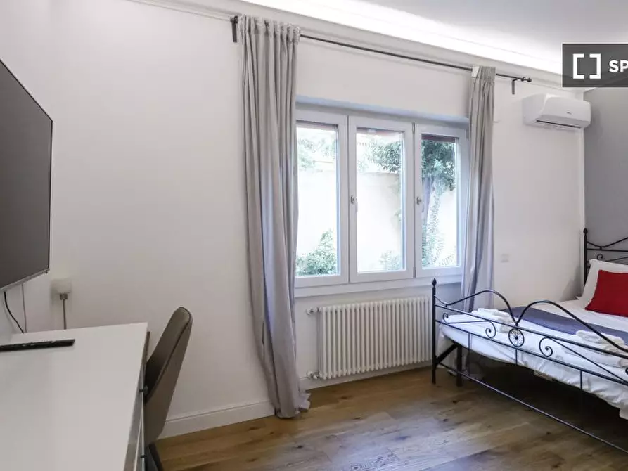 Immagine 8 di Camera condivisa in affitto  in Via Casilina a Roma