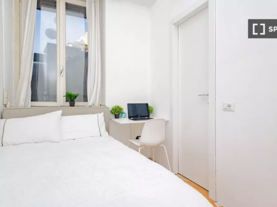 Immagine 2 di Camera condivisa in affitto  in Via Cesare Battisti a Milano