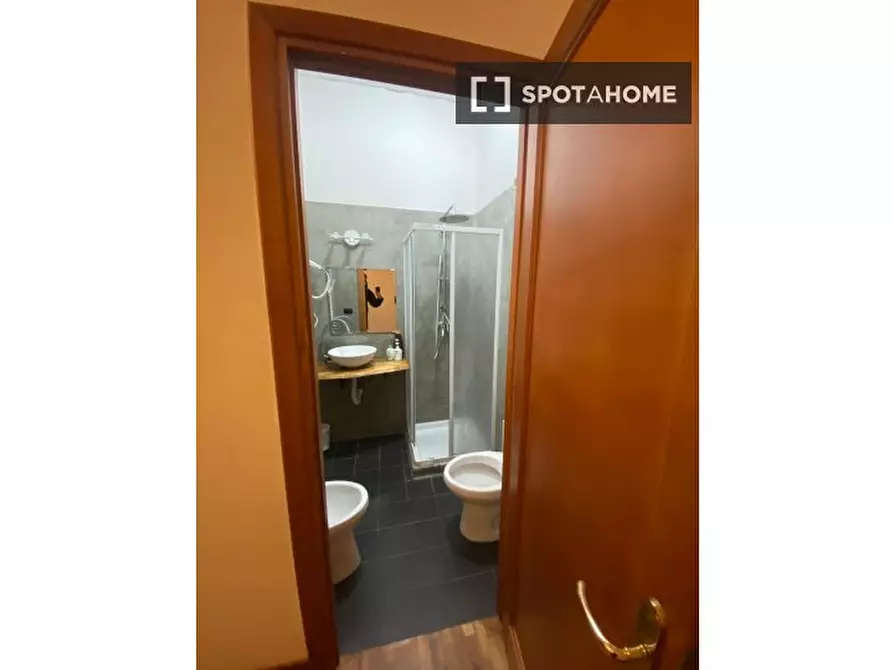 Immagine 7 di Camera condivisa in affitto  in Via dei Tribunali a Napoli