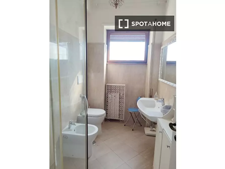 Immagine 6 di Camera condivisa in affitto  in Via Giuseppe Valmarana a Roma