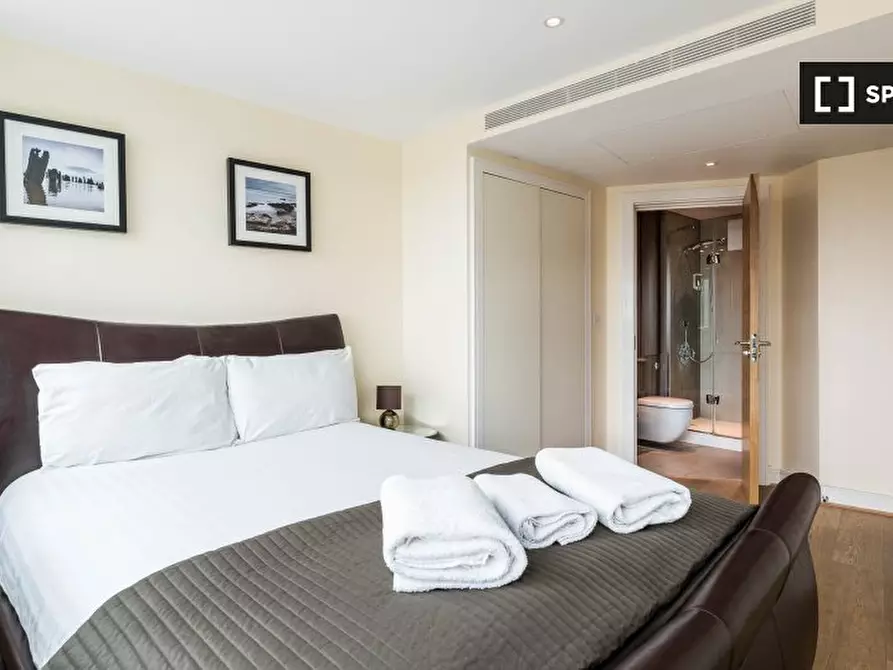 Immagine 8 di Appartamento in affitto  in St George Wharf a Lambeth