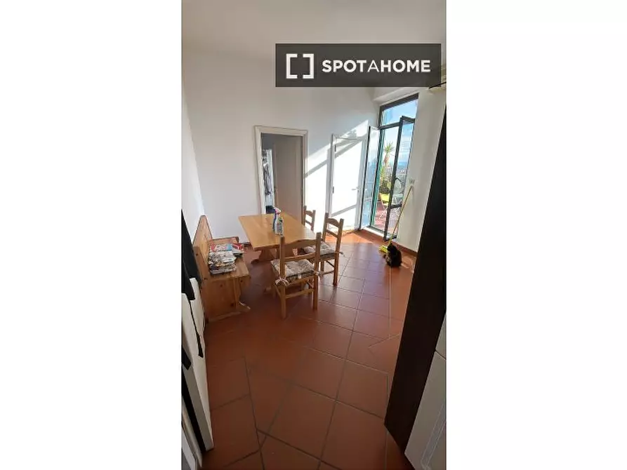 Immagine 3 di Camera condivisa in affitto  in Via Giulia di Gallese a Roma