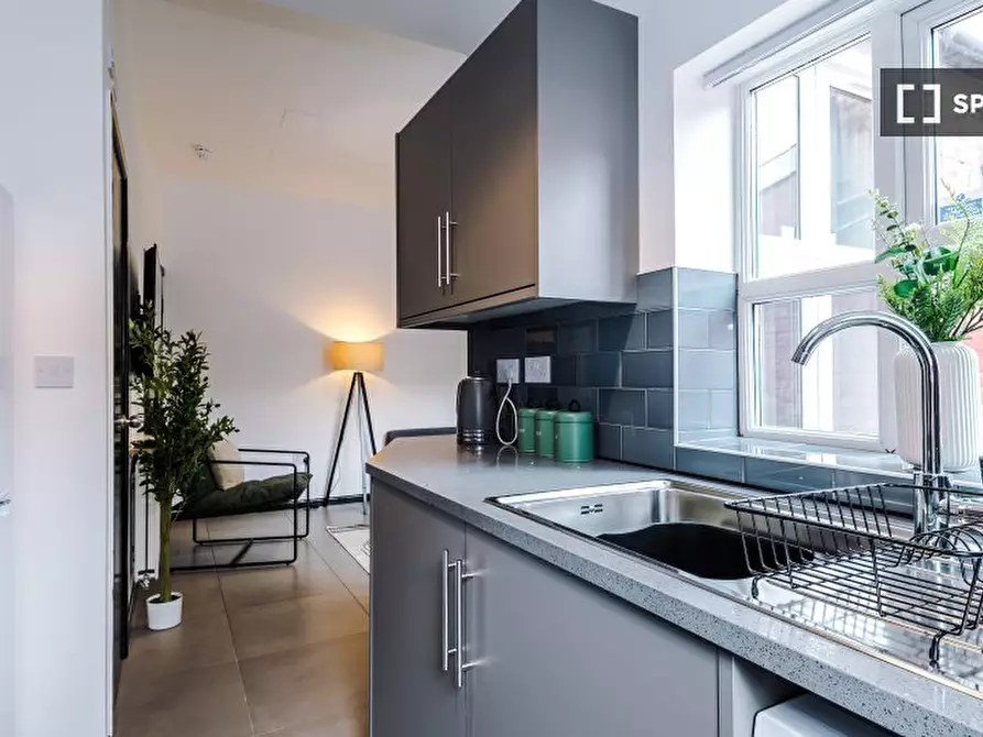 Immagine 3 di Appartamento in affitto  in Alpha St a 