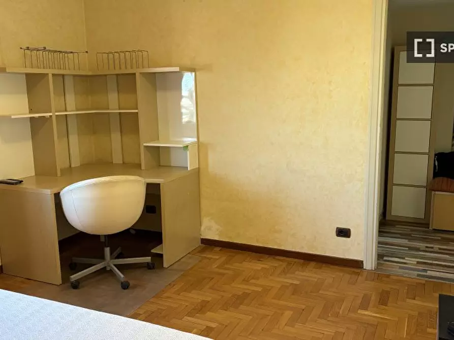 Immagine 2 di Camera condivisa in affitto  in Via Ugo Pesci a Roma