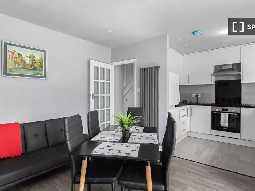 Immagine 7 di Appartamento in affitto  in Orpington Gardens a Enfield