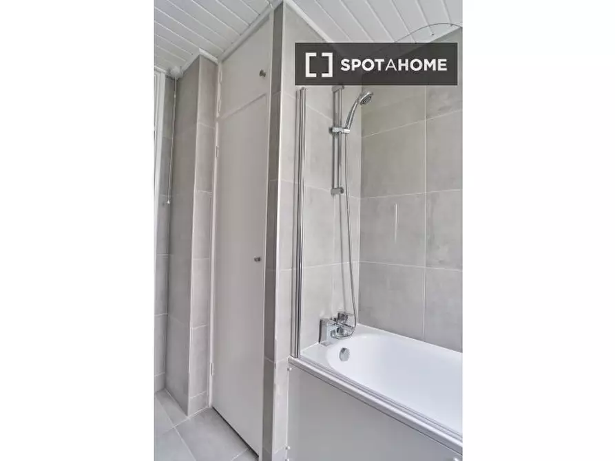 Immagine 6 di Camera condivisa in affitto  in Fellows Ct a Poplar