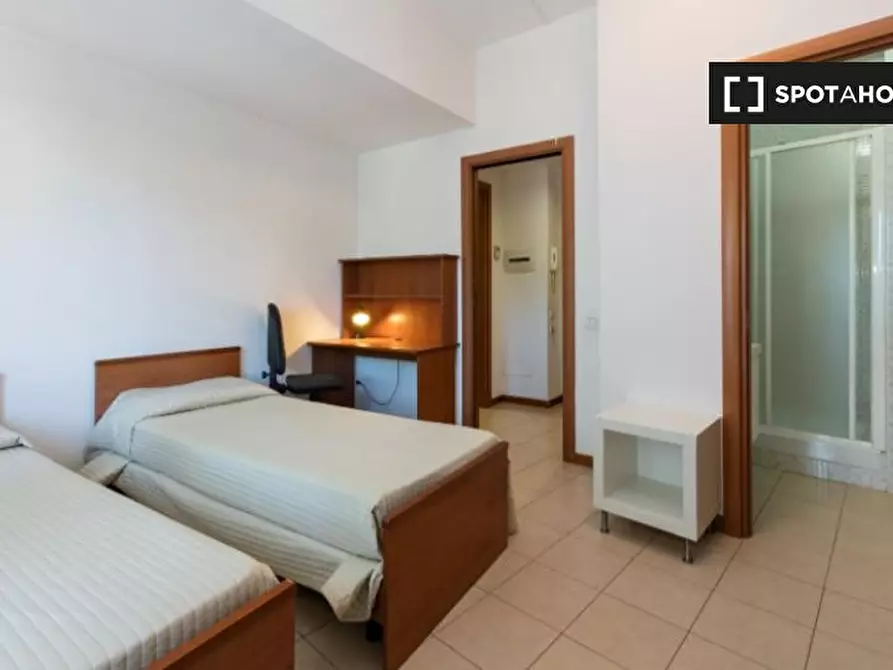 Immagine 3 di Camera condivisa in affitto  in Via Prenestina a Roma