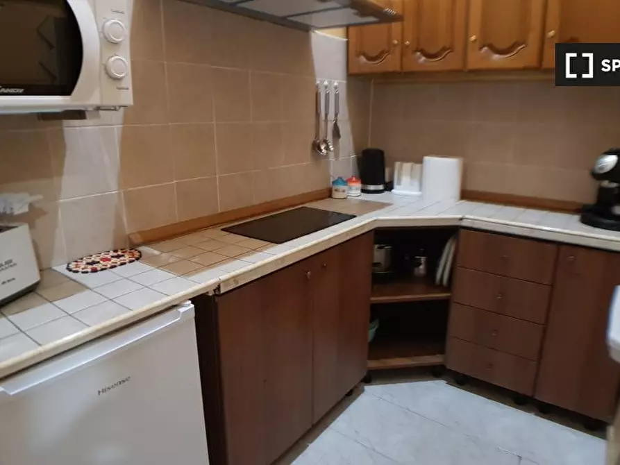 Immagine 6 di Camera condivisa in affitto  in Via Genova a Napoli