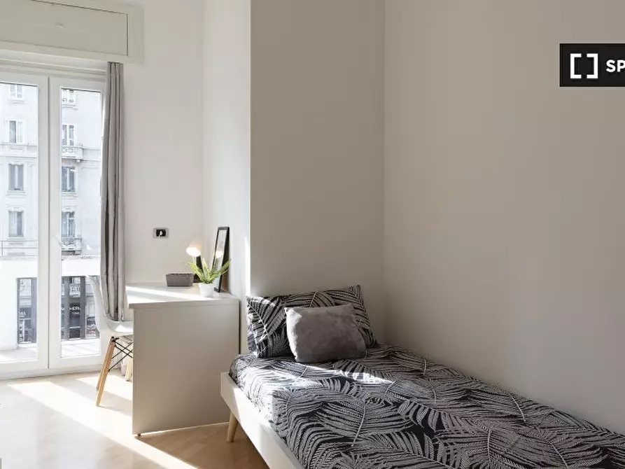 Immagine 2 di Camera condivisa in affitto  in Via Andrea Costa a Milano