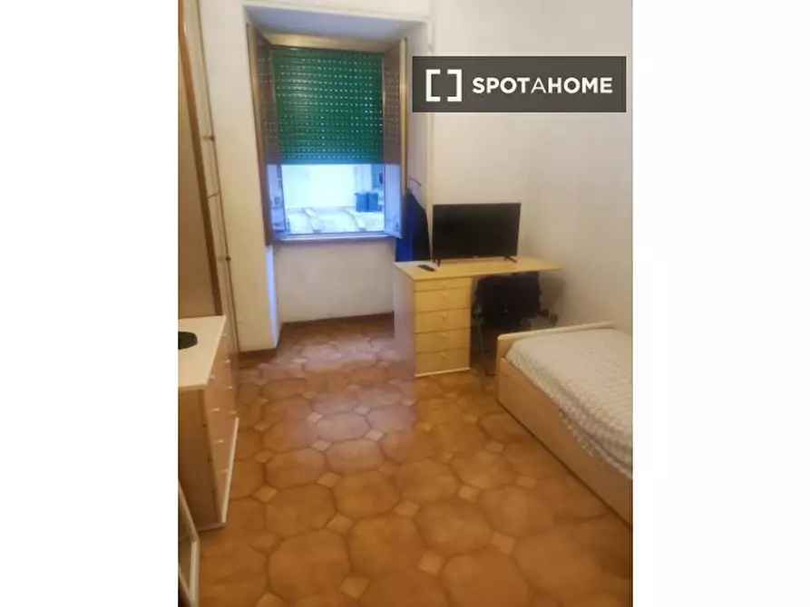 Immagine 3 di Camera condivisa in affitto  in Viale Eritrea a Roma