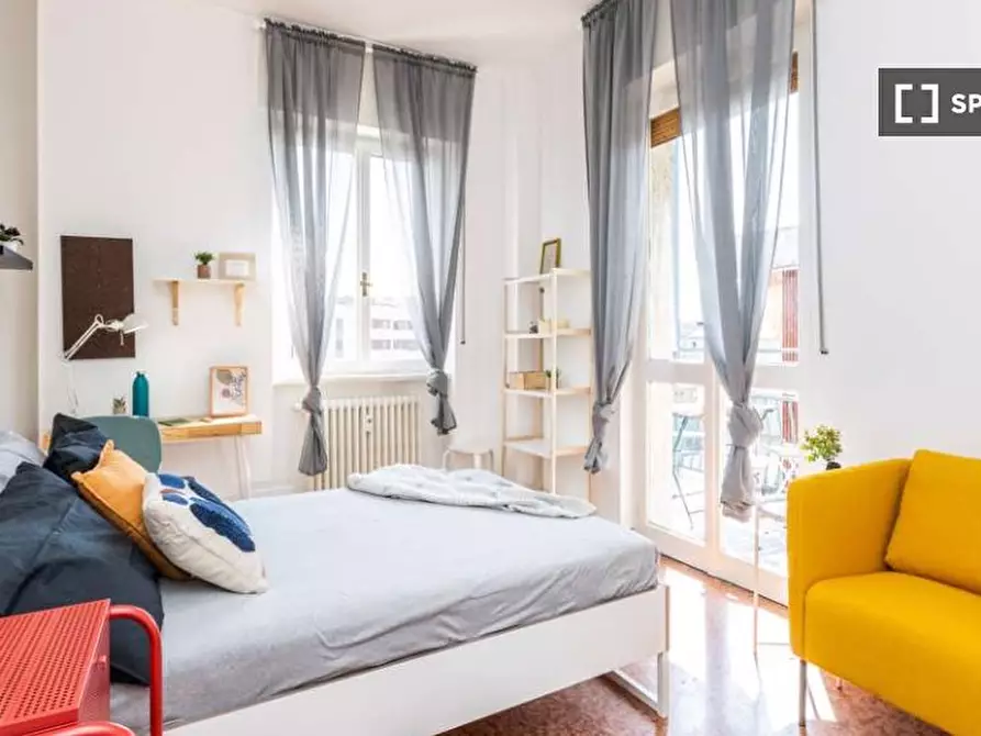 Immagine 2 di Camera condivisa in affitto  in Via Arcivescovo Romilli a Milano