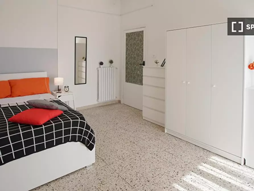 Immagine 3 di Camera condivisa in affitto  in Via Colli Aminei a Napoli