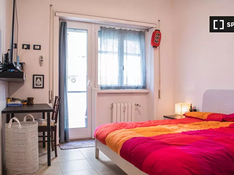 Immagine 2 di Camera condivisa in affitto  in Via Baldo degli Ubaldi a Roma