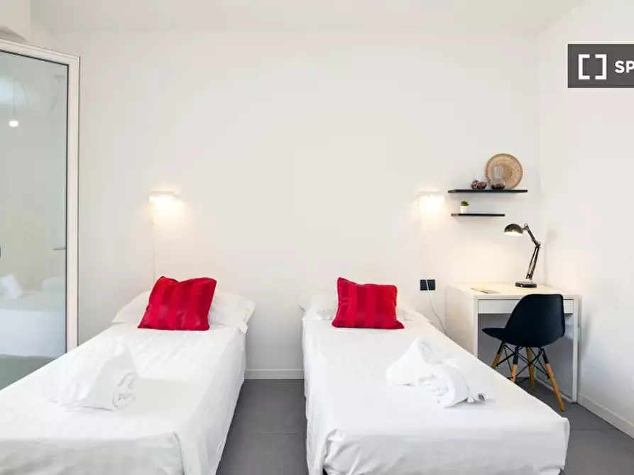 Immagine 1 di Camera condivisa in affitto  in Via Luigi Mercantini a Milano