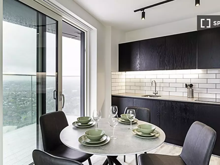 Immagine 12 di Appartamento in affitto  in Icon Tower a Ealing