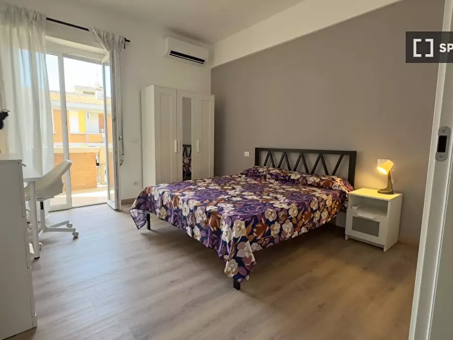 Immagine 1 di Camera condivisa in affitto  in Via Salvatore Pincherle a Roma