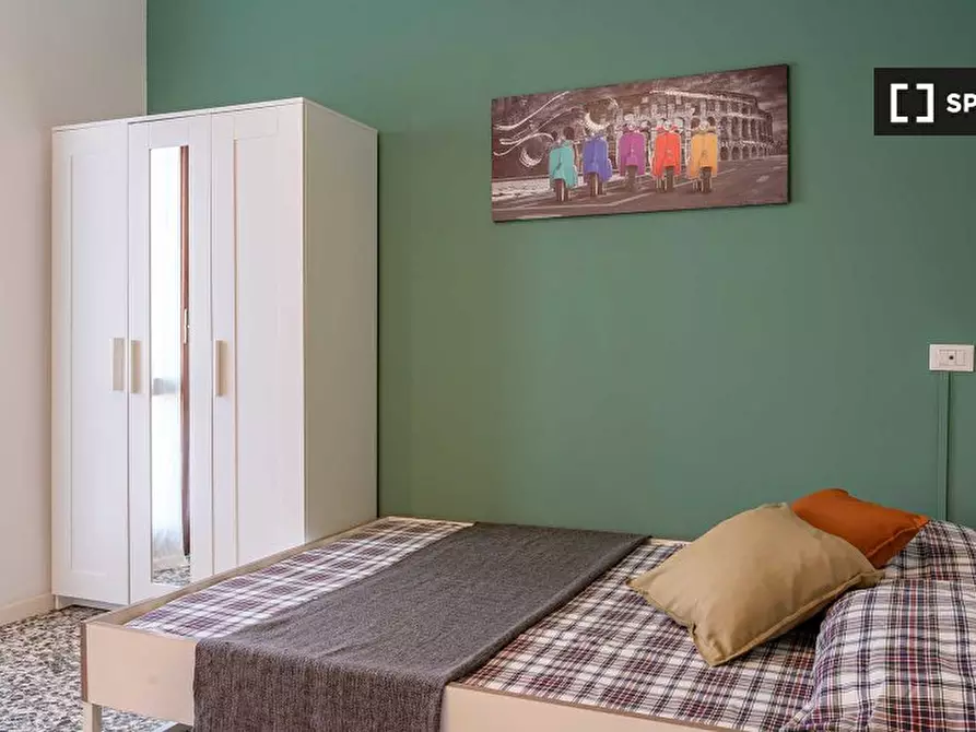 Immagine 1 di Camera condivisa in affitto  in Viale Sarca a Milano