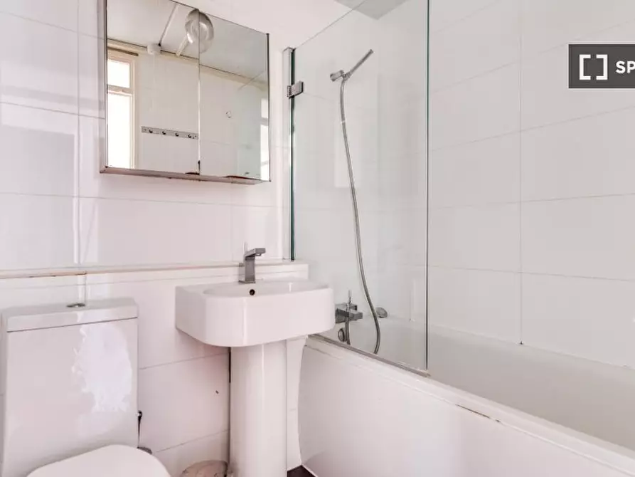 Immagine 4 di Appartamento in affitto  in Park Court a Wandsworth