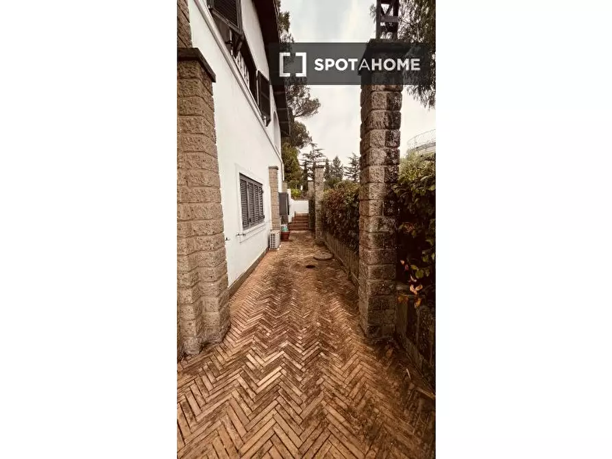 Immagine 16 di Camera condivisa in affitto  in Via della Camilluccia a Roma