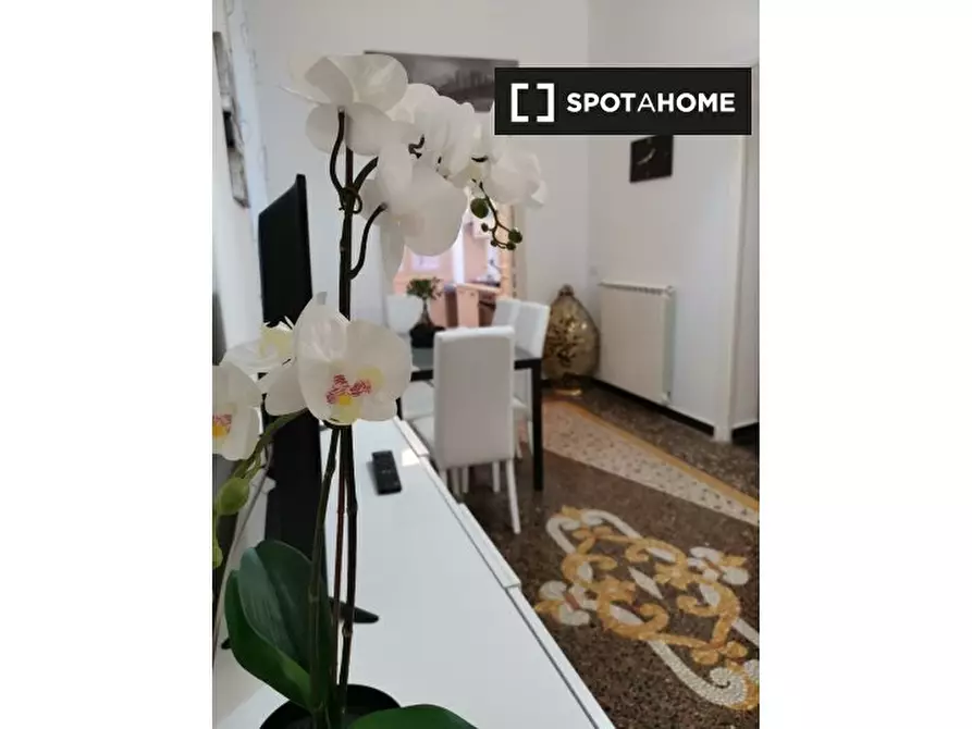 Immagine 15 di Camera condivisa in affitto  in Via Venezia a Genova