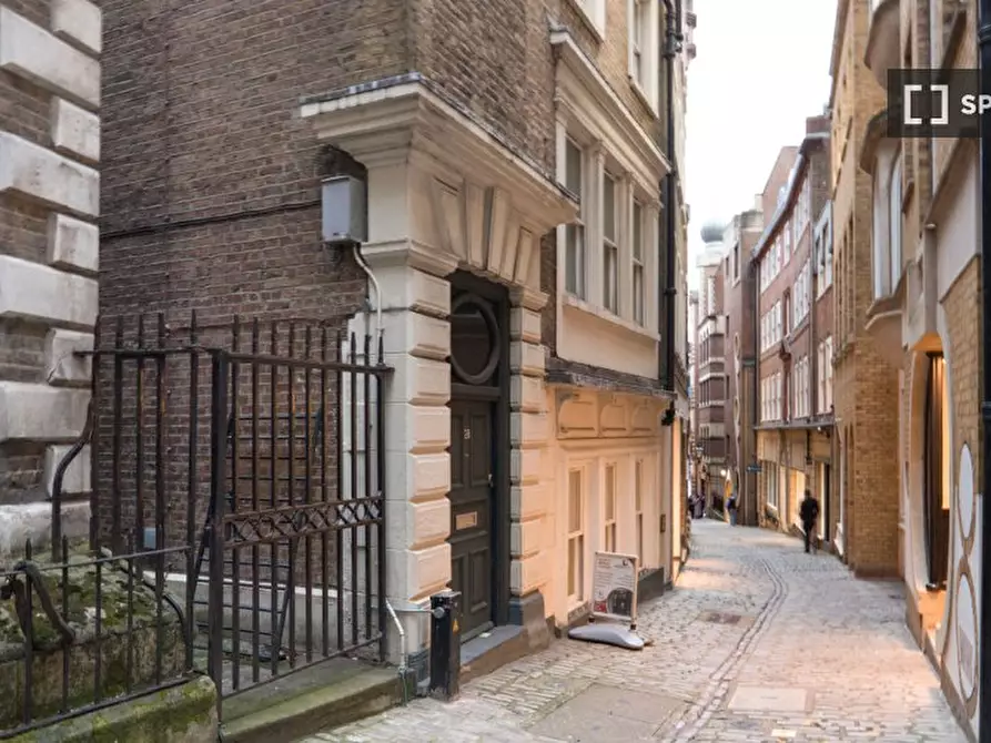 Immagine 14 di Appartamento in affitto  in Lovat Ln a 