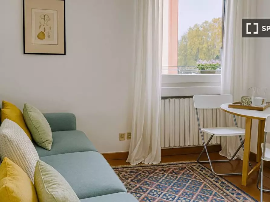 Immagine 1 di Appartamento in affitto  in Via G. Leopardi a Milano