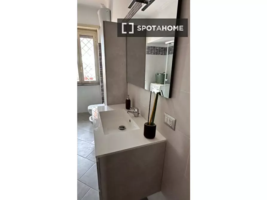 Immagine 19 di Camera condivisa in affitto  in Via del Pigneto a Roma