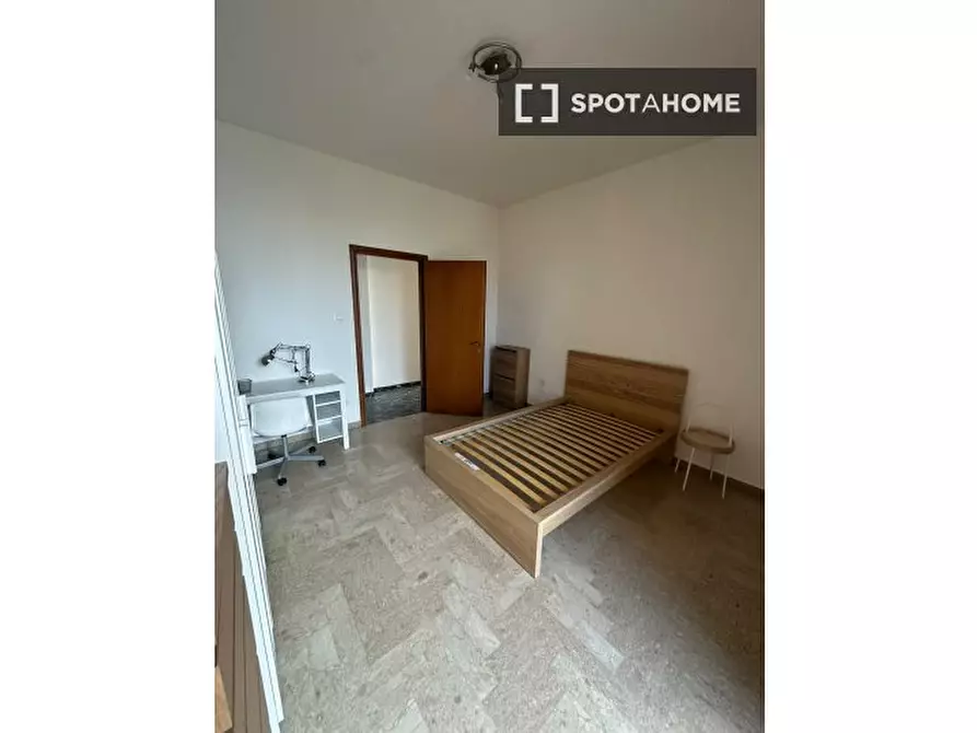 Immagine 3 di Camera condivisa in affitto  in Viale Felsina a Bologna