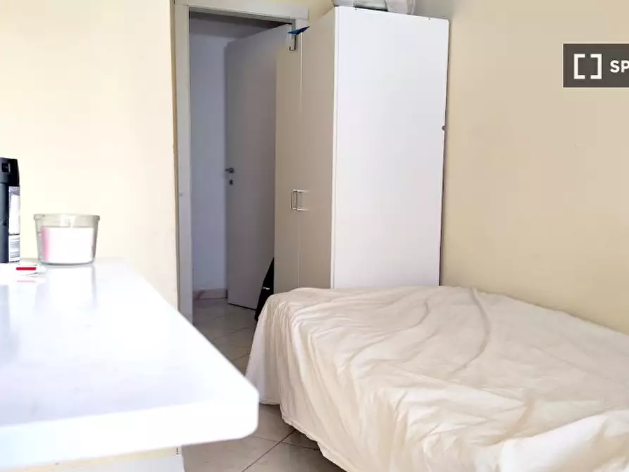 Immagine 3 di Camera condivisa in affitto  in Viale Tirreno, 00141 Roma RM, Italy a Roma