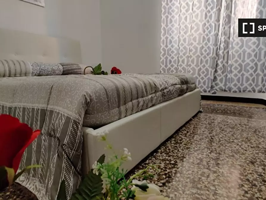 Immagine 2 di Camera condivisa in affitto  in Via Venezia a Genova